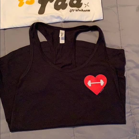 Workout tops - Picture 3 of 4